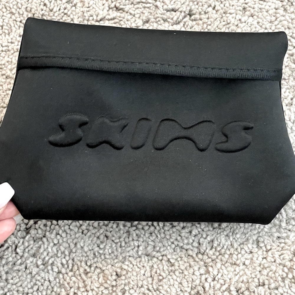 ✨SKIMS small pouch